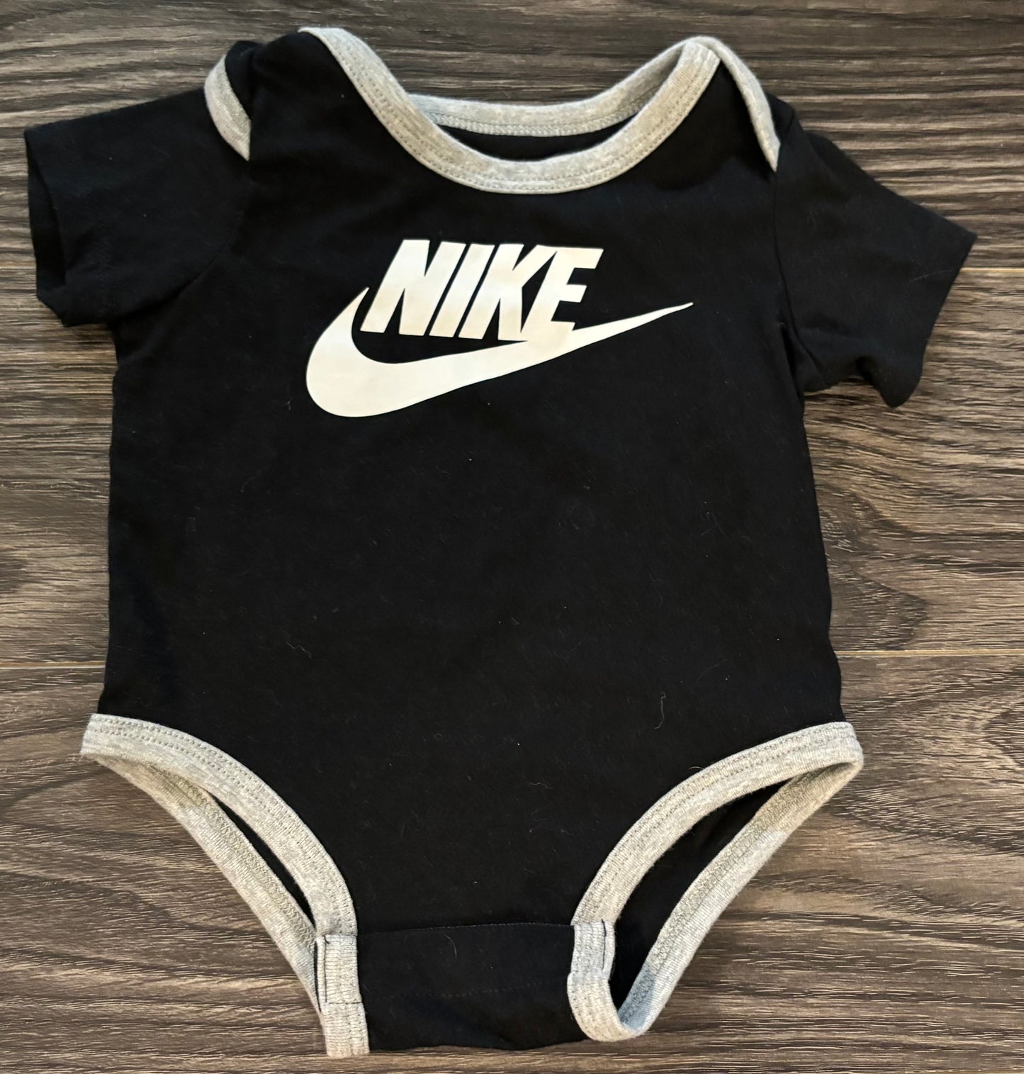 Cache couche nike 3 mois